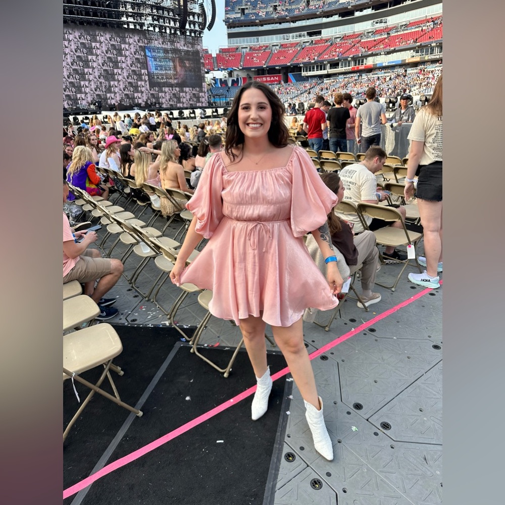 Puff sleeve pink boutique dress!